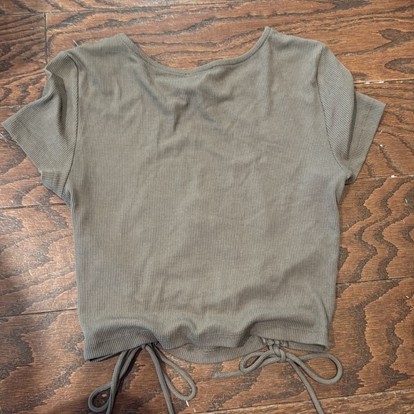 Princess Polly crop top, size 6 - Picture 5 of 6